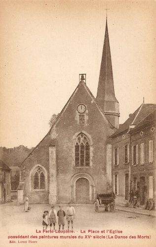 La Fert-Loupire - Place de l'Eglise