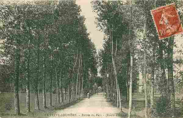 La Fert-Loupire - Entre du pays route d'Aillant (1916)