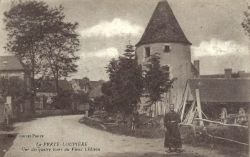 Une des quatre tours du Vieux Chteau