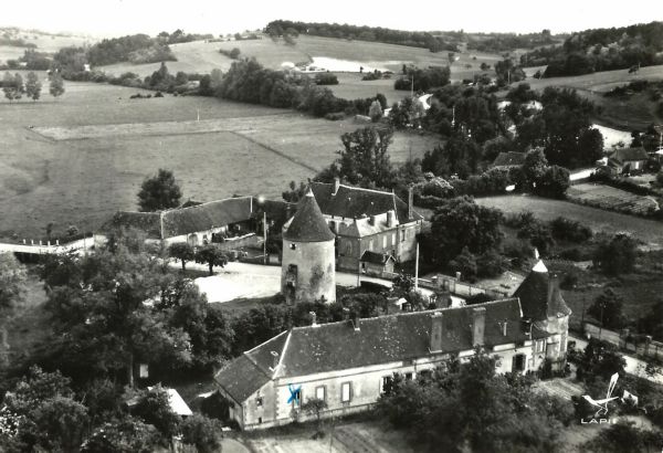 La Fert-Loupire - Vue arienne - La Tour et le vieux Chteau