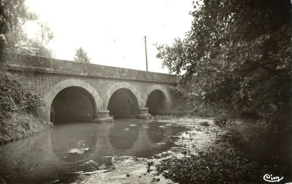 La Fert-Loupire - Pont sur le Vrin