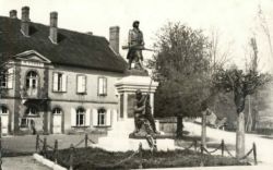 La Fert-Loupire - Le Monument