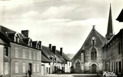 La Fert-Loupire - Place de l'Eglise